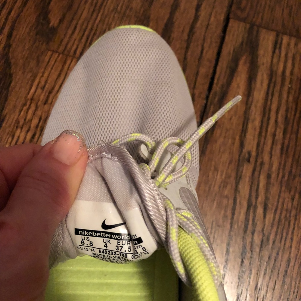 Nike Roche Sneakers - Picture 5 of 5